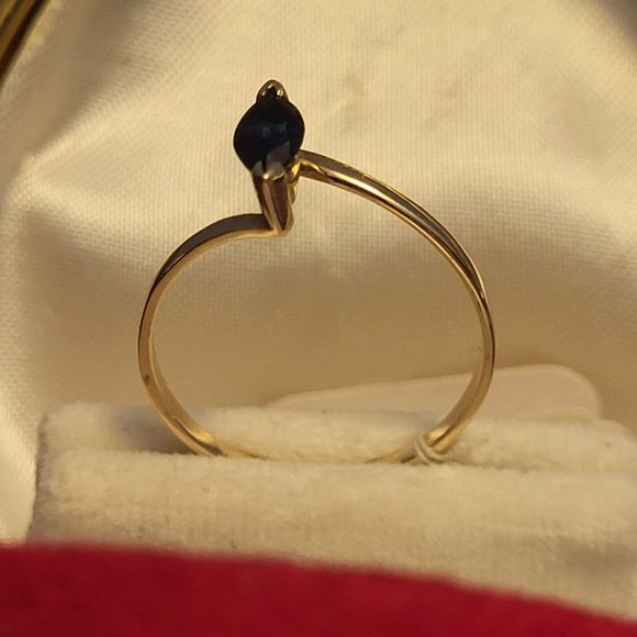 14K Gold Ring with gemstone ( saphire) - Picture 10 of 13